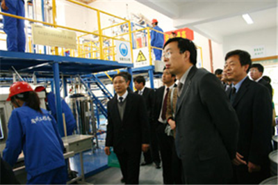 教育部職教司葛道凱司長(zhǎng)、高教司劉桔副司長(zhǎng)在常州參觀中控化工總控工比賽裝置